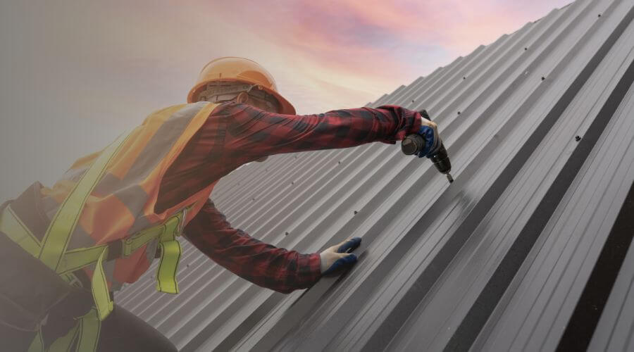 Professional gutter cleaning in Oquawka, IL